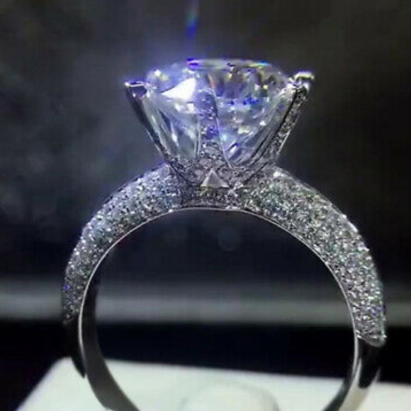 New 925 Silver Round Cut White Sapphire Ring - Picture 3 of 5